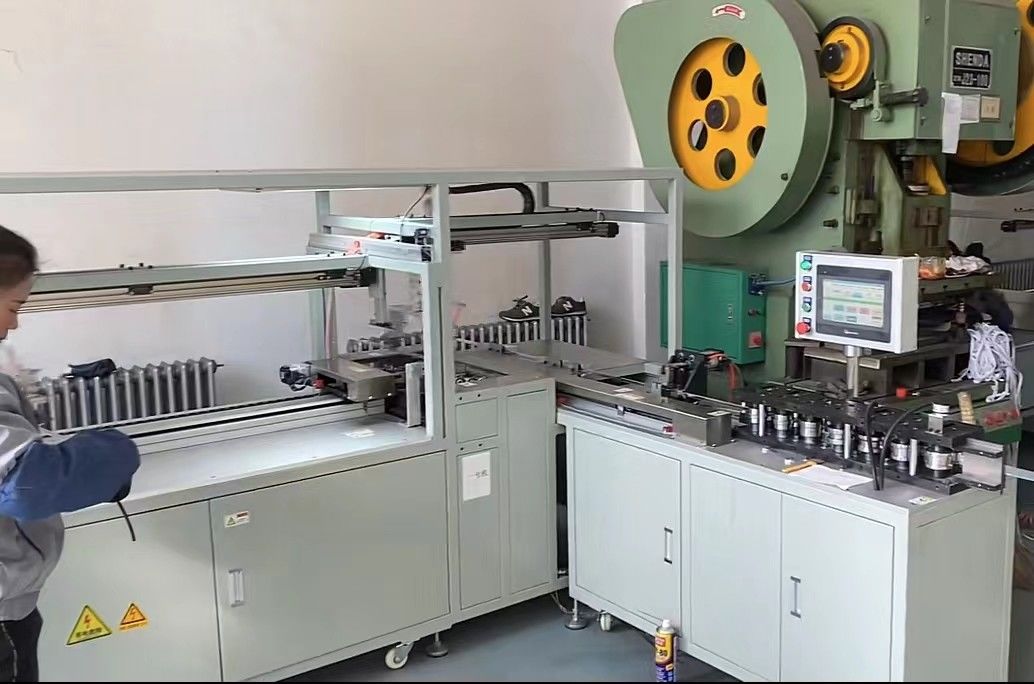 Bộ lọc bỏ túi quản lý không người lái Máy sản xuất bộ lọc không khí 220V 5.5KW